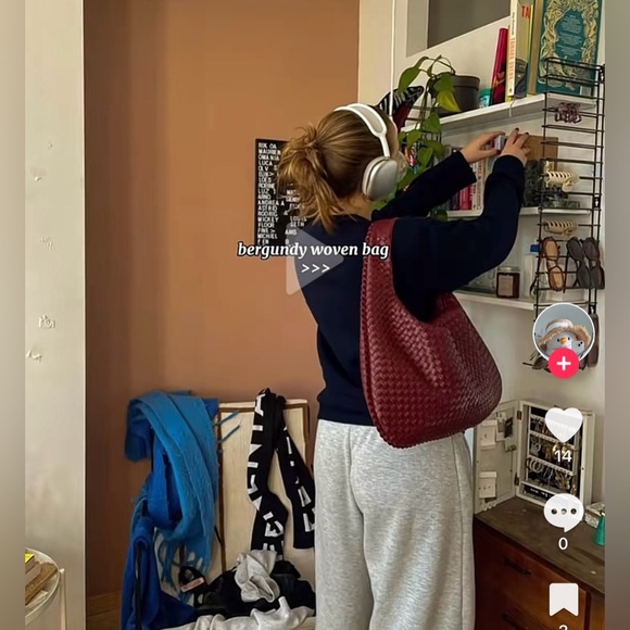 SOLD Bottega Veneta Intrecciato Red/Maroon Hobo Lambskin Shoulder Bag - Picture 15 of 17